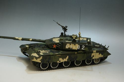 戦車モデル 迷彩色 モーター搭載 1/72 WW.II ドイツ軍 Sd.Kfz.164ホルニッセ 三色迷彩 完成品【DRR63172